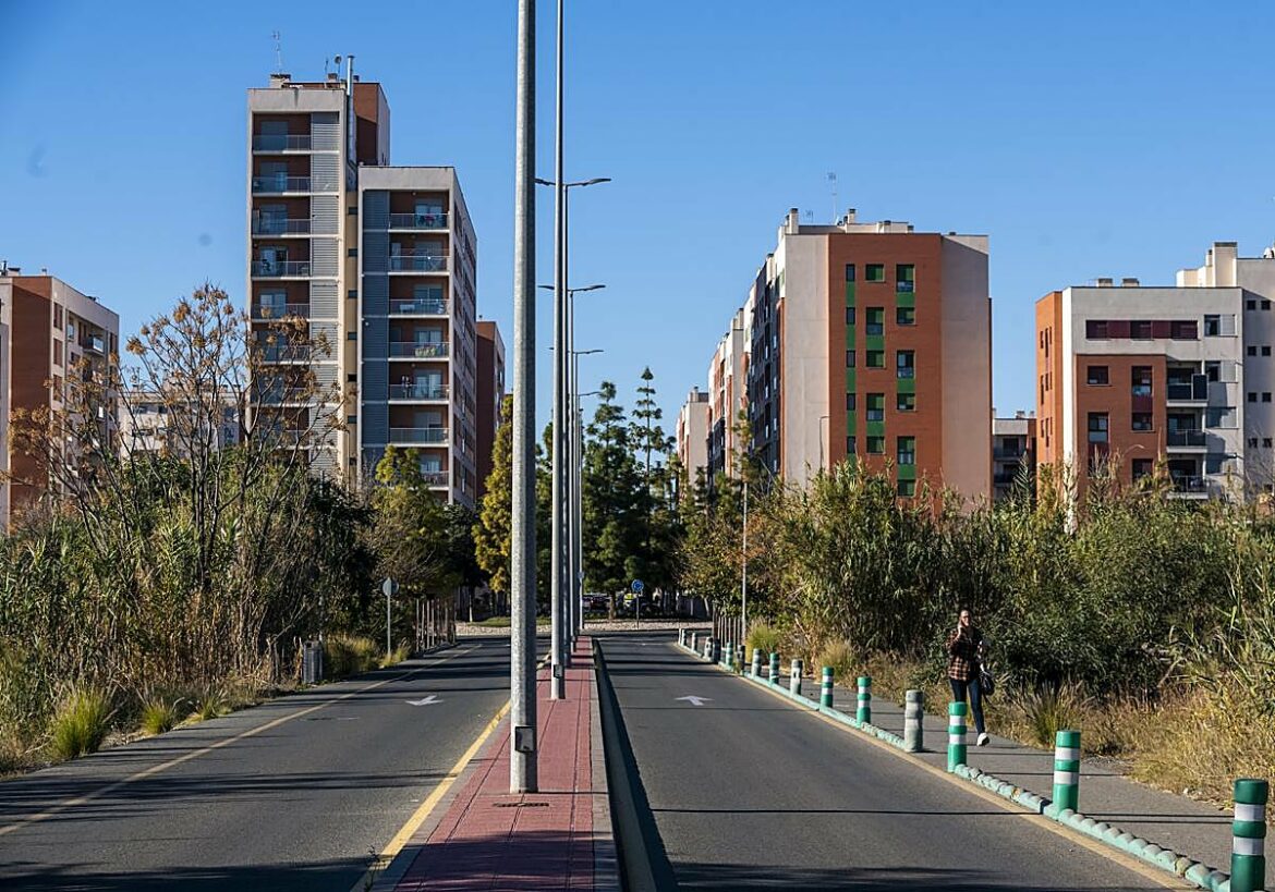 Alcanzan un acuerdo para sacar del limbo jurídico las 1.232 viviendas de la urbanización Joven Futura de Murcia