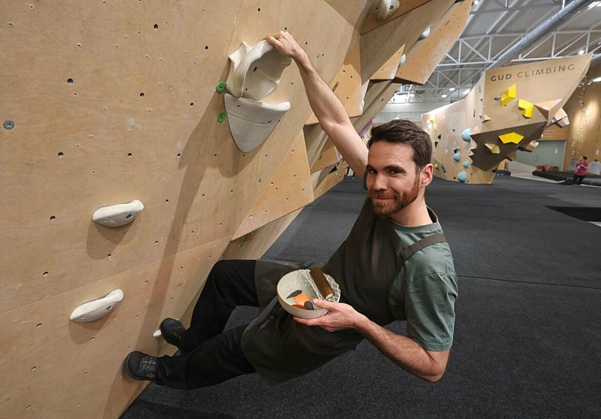 El chef murciano del Altillo de Gud que brilla entre el rocódromo y los fogones: «Llevo el mismo tiempo escalando que cocinando»