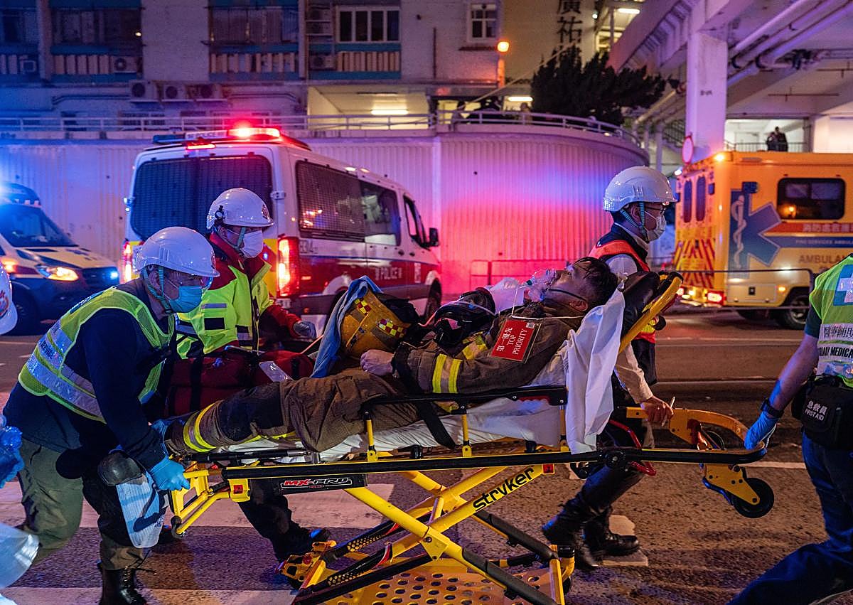 Imagen secundaria 1 - El incendio ha dejado escenas de terror en Hong Kong.