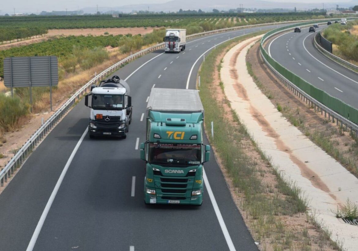 El Pleno de Yecla respalda el puerto seco de Villena por el beneficio para la industria