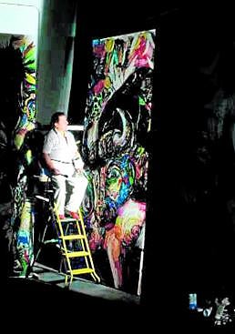 Imagen - En su refugio. Pepe Lucas, fotografiado en su estudio en una imagen recogida en el catálogo publicado con motivo de la exposición 'Expresionista en el laberinto barroco'.