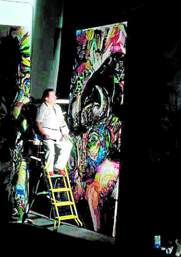 Imagen - En su refugio. Pepe Lucas, fotografiado en su estudio en una imagen recogida en el catálogo publicado con motivo de la exposición 'Expresionista en el laberinto barroco'.