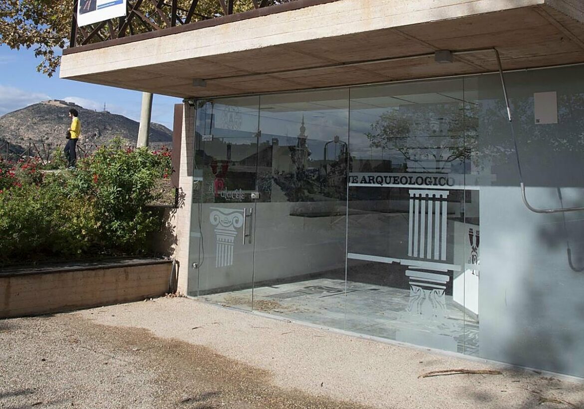 Solo una empresa de hostelería se ofrece a tomar las riendas del bar del cerro del Molinete