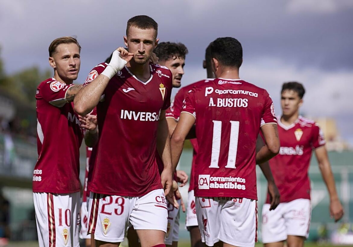 Flakus, el lujo permitido por el Real Murcia que calla a sus detractores