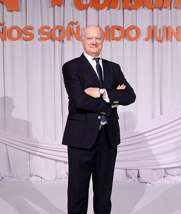 Imagen secundaria 2 - Dirección, Consejo Rector y Antonio Rodríguez.