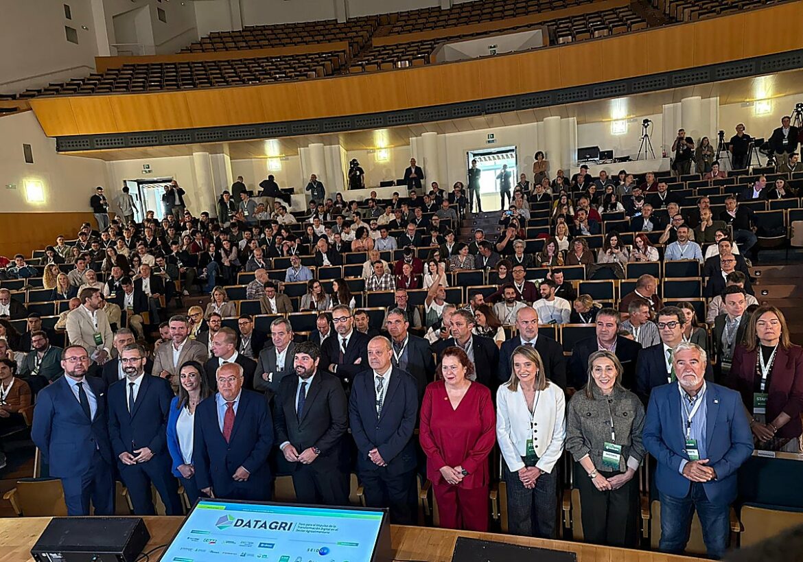 La secretaria de Estado de Agricultura asegura que hay negociaciones para evitar el «riesgo» del recorte al Trasvase y los pozos en 2027