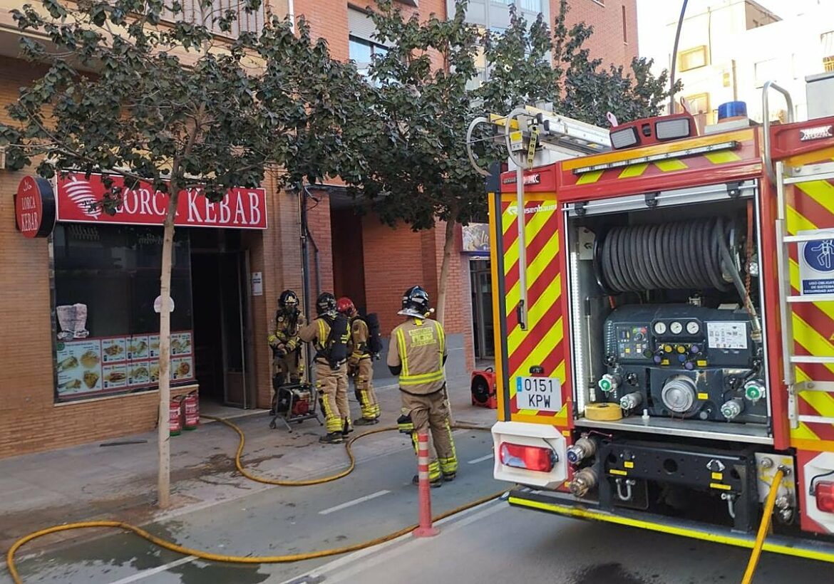Sofocan un incendio en un kebab de Lorca