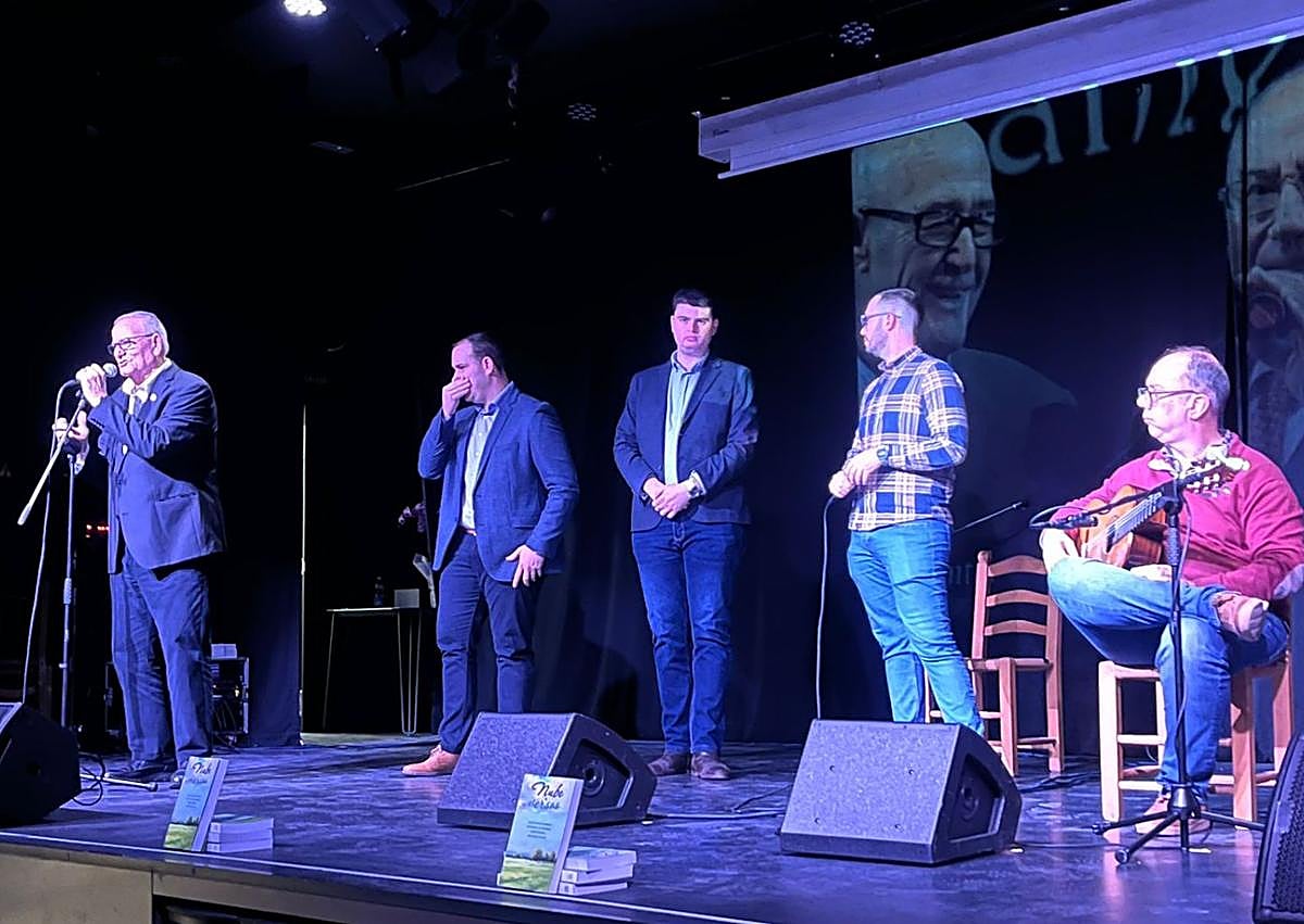 Imagen secundaria 1 - Actuaciones de trovo. 