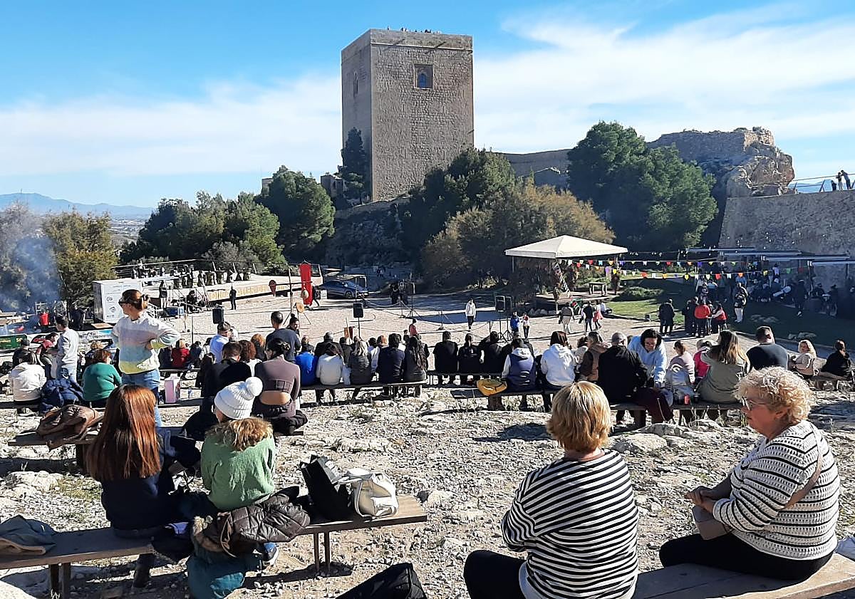 Imagen principal - Jornada medieval en el Castillo de Lorca, este domingo.