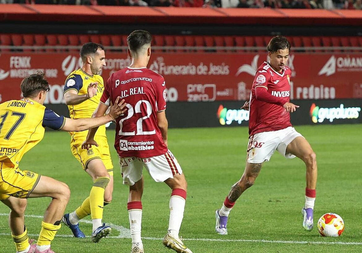 Todo igualado entre Real Murcia y Alcorcón