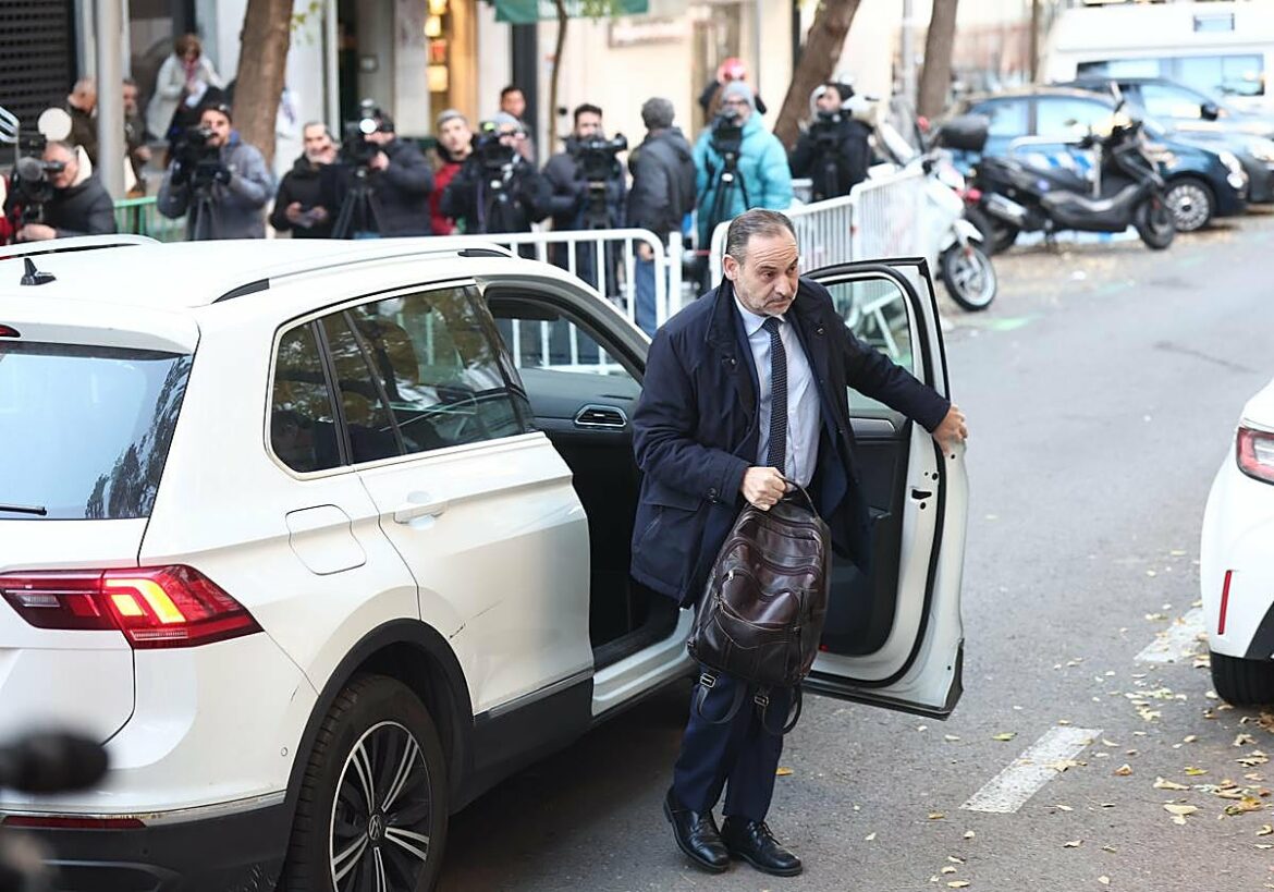 Ábalos llega al Supremo para la vista en la que se decide si entra en prisión