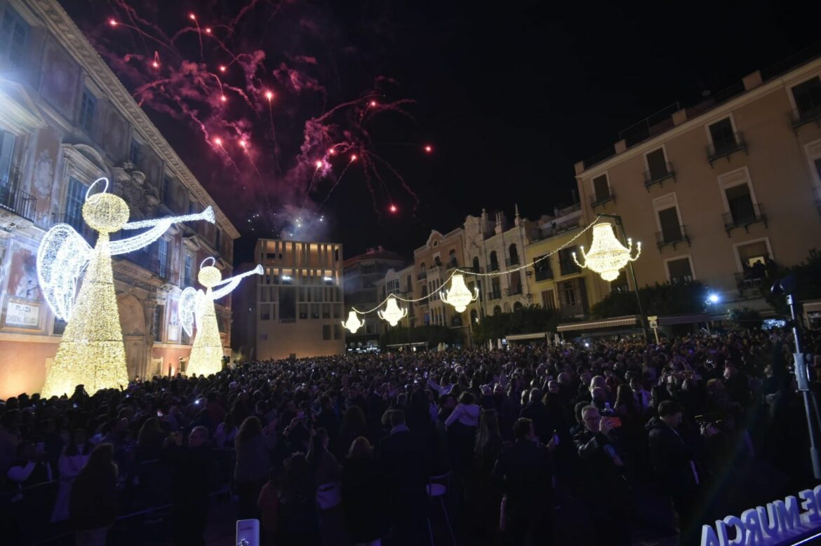 Encendido barroco y lírico para la Navidad en Murcia desde la Plaza de Belluga