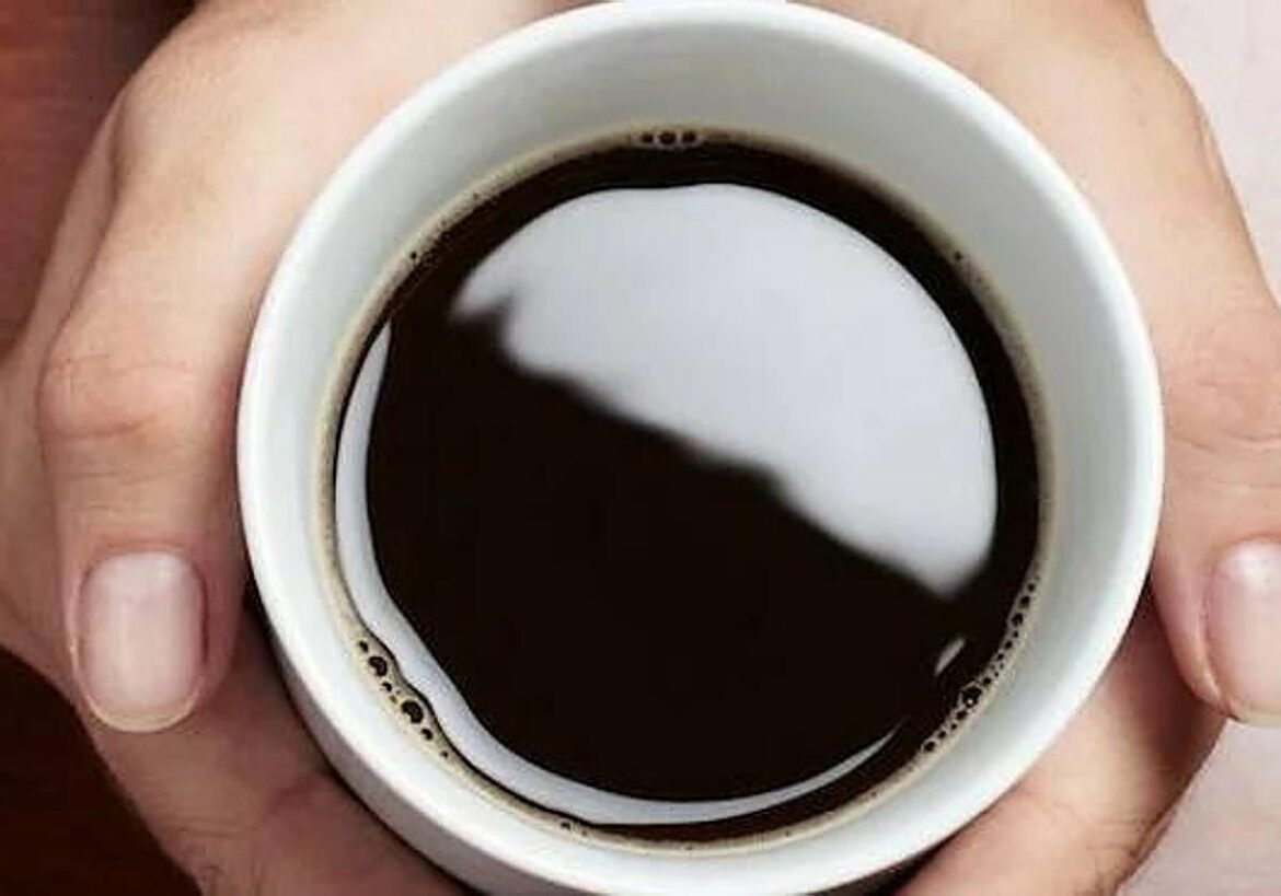 La parte de la cafetera que nunca limpias y que arruina el sabor: «Quedará reluciente»