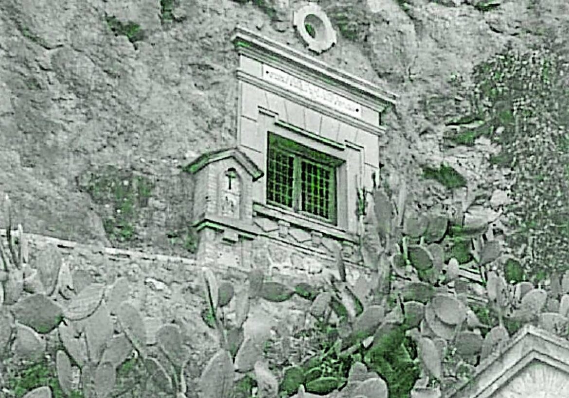 La misteriosa cueva de la cómica que se volvió santera