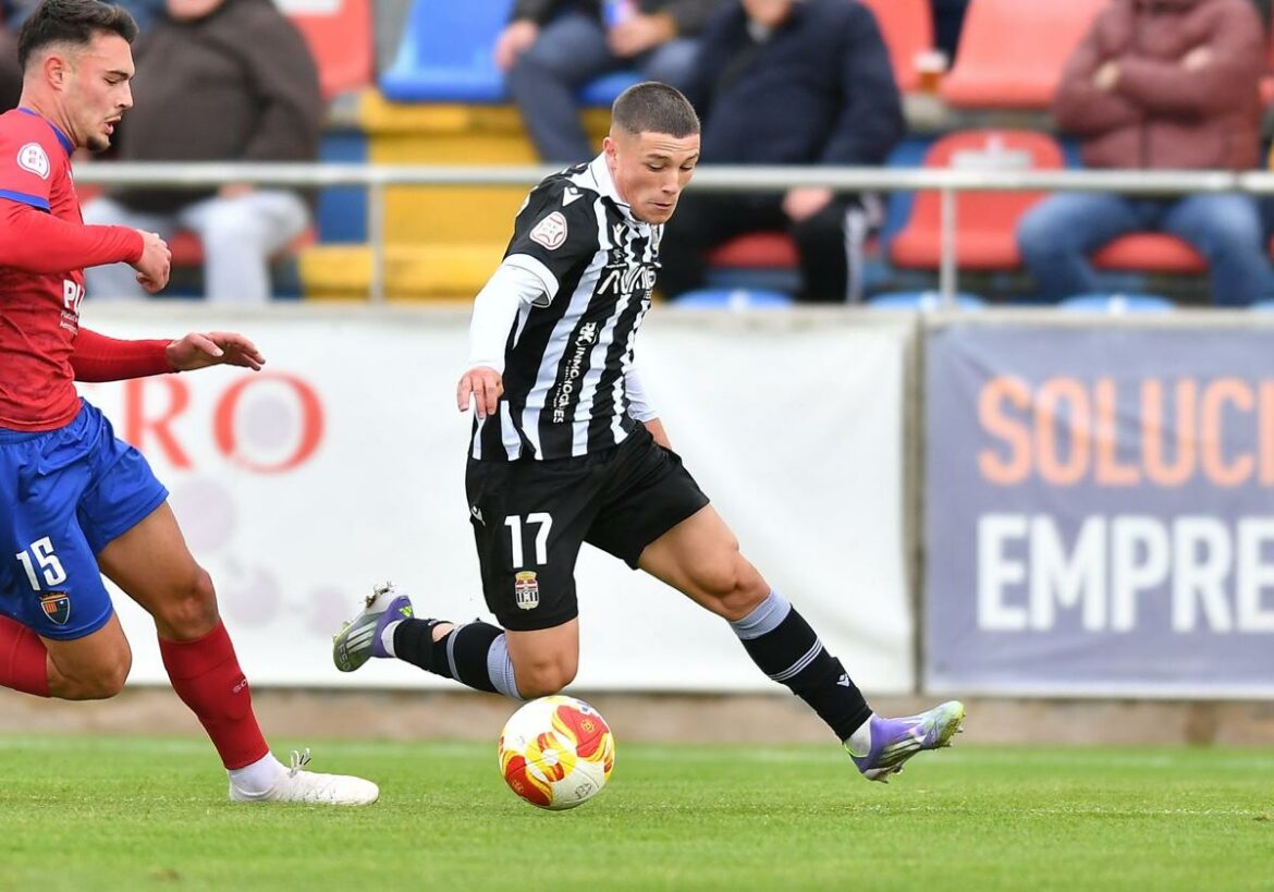 Se revisa un penalti a favor del FC Cartagena