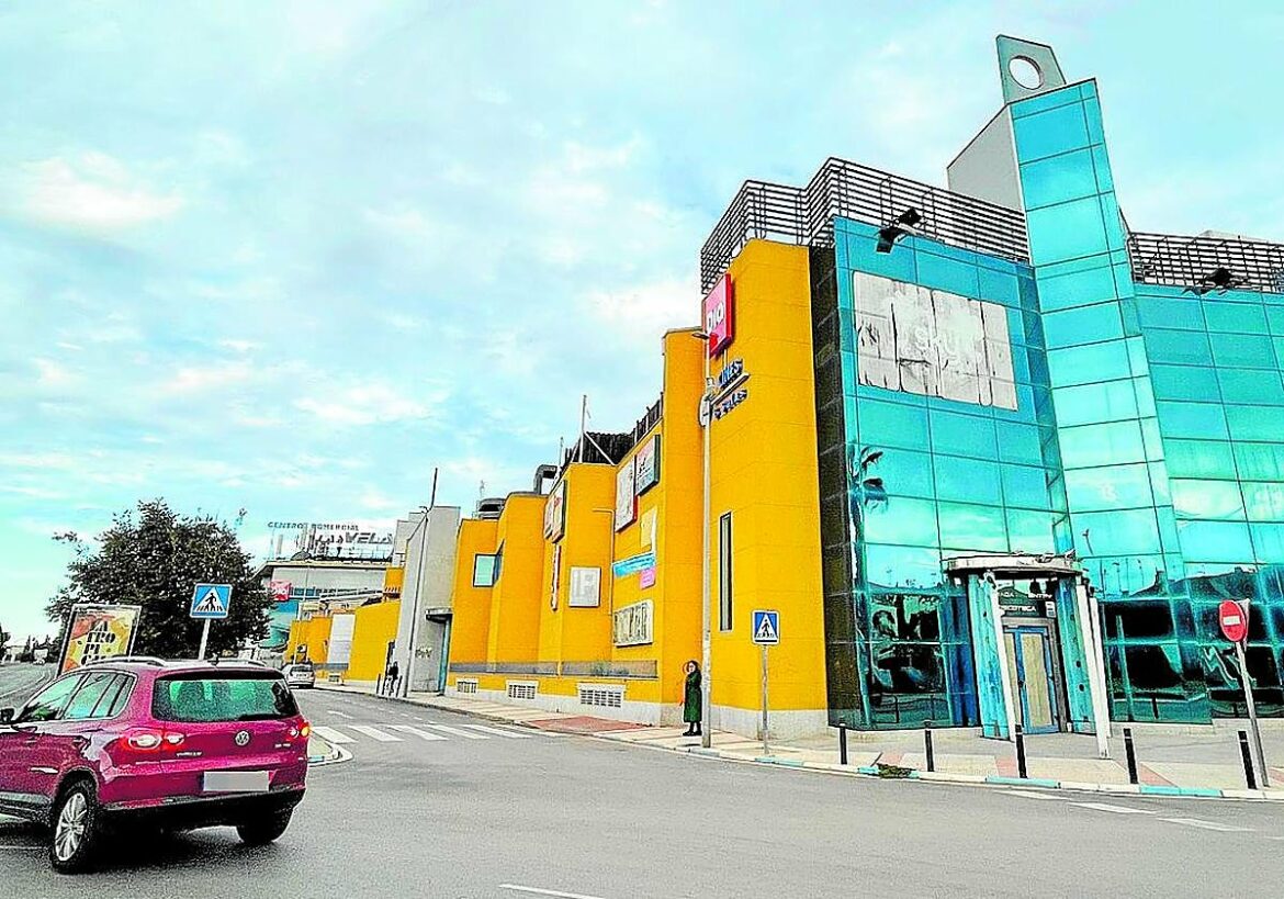 Enrique Roca modernizará el centro comercial Las Velas de Los Narejos tras ganar el litigio