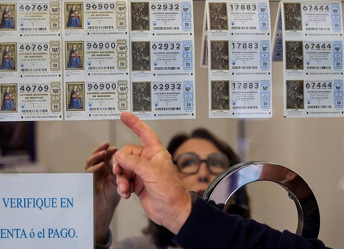 Máxima seguridad y tinta ultravioleta: conoce cómo se fabrican los décimos de la Lotería de Navidad