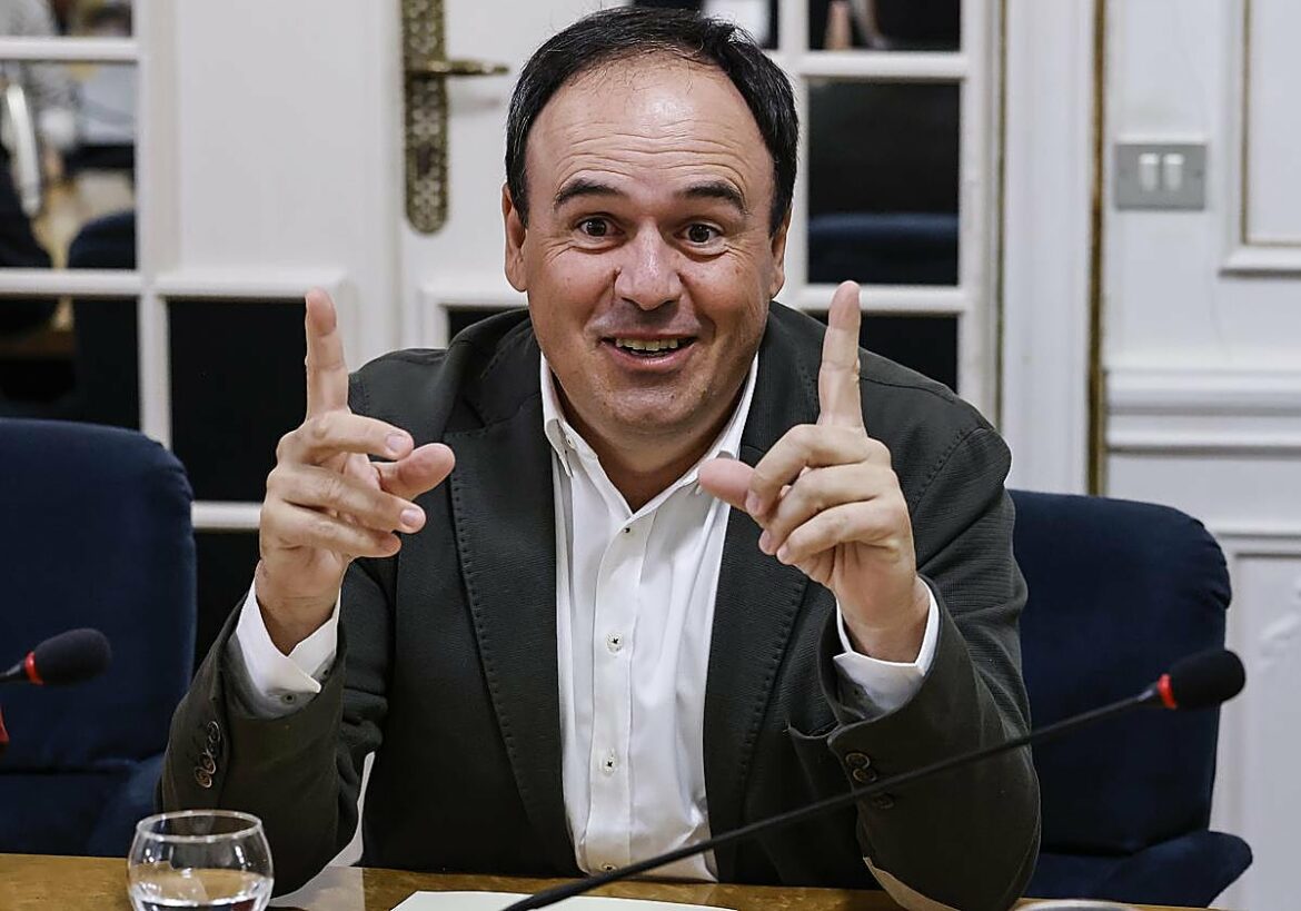 Feijóo propone a Pérez Llorca para sustituir a Mazón y cerrar el pacto con Vox