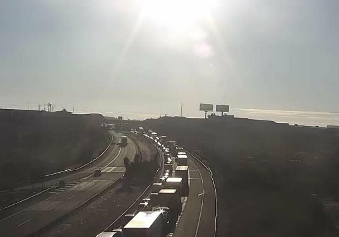 Retenciones en el enlace de la A-7 con la A-30 en Murcia a la altura de los centros comerciales por accidentes múltiples