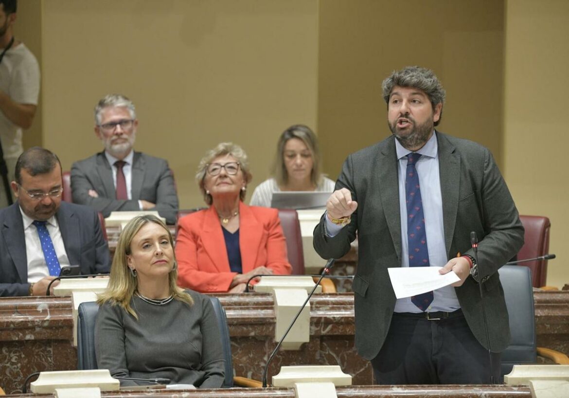 López Miras anuncia que el decreto de vivienda asequible se tramitará como proyecto de ley exprés