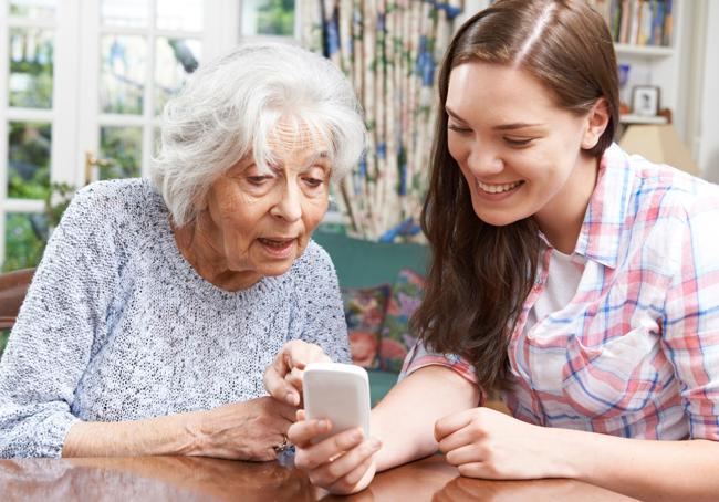 Hablar con tu abuelo todos los días por WhatsApp no es suficiente
