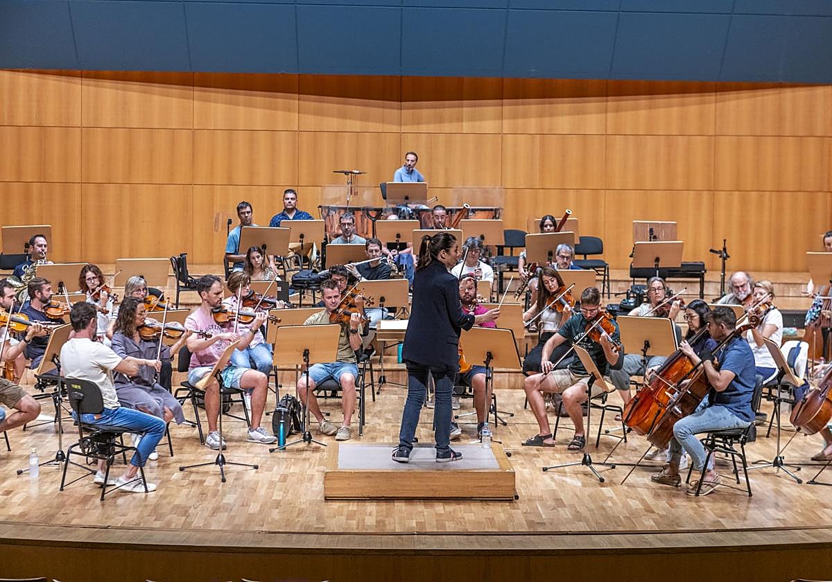 Ensayo de la l ciclo conciertos escolares de la en una imagen de archivo.
