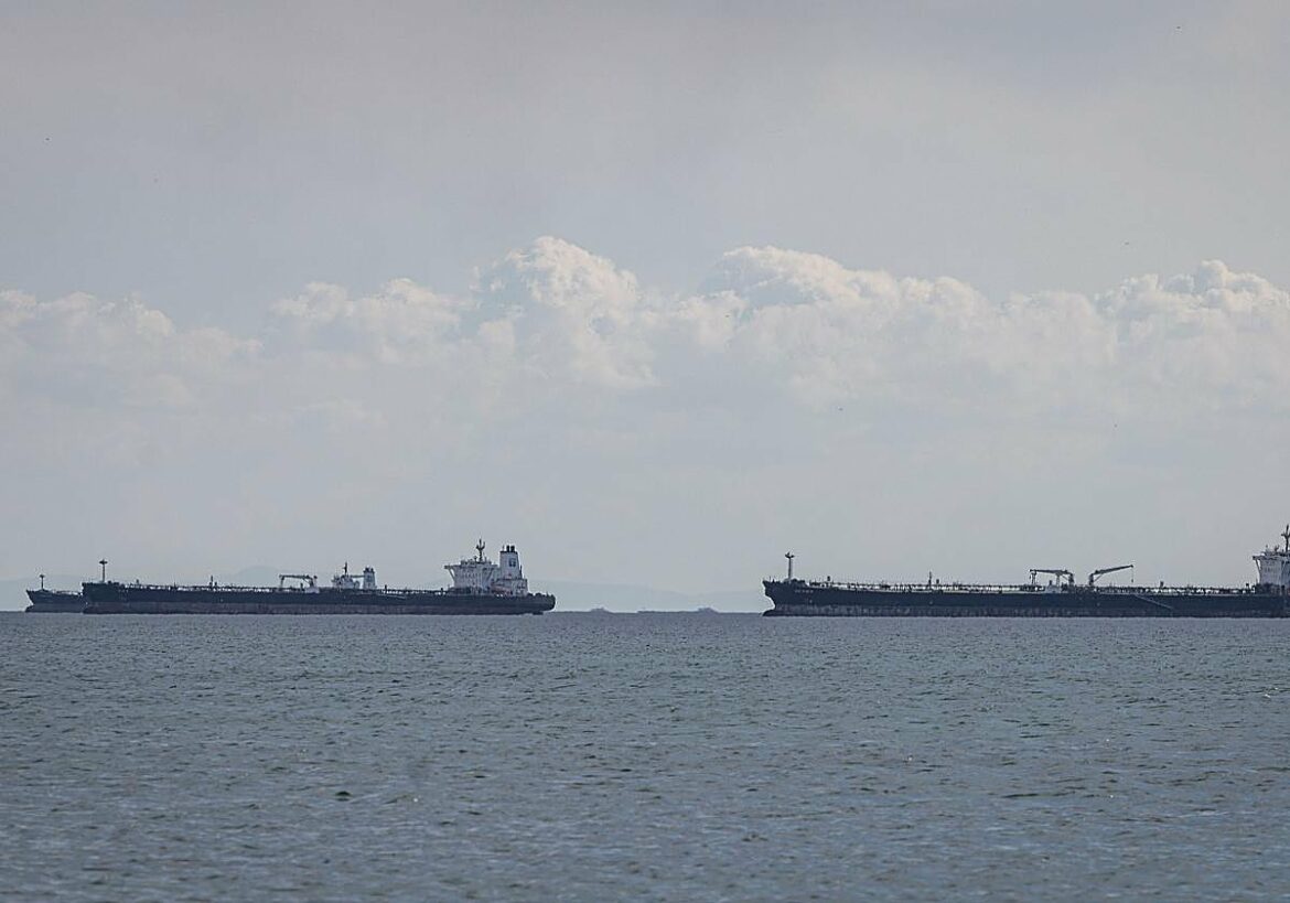 Trump anuncia la confiscación de un petrolero de Venezuela y Maduro dice que hay que «partirle los dientes» a EE UU