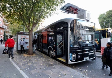 El tranvibús de Murcia arranca con viajes gratuitos: «Es más rápido y cómodo»