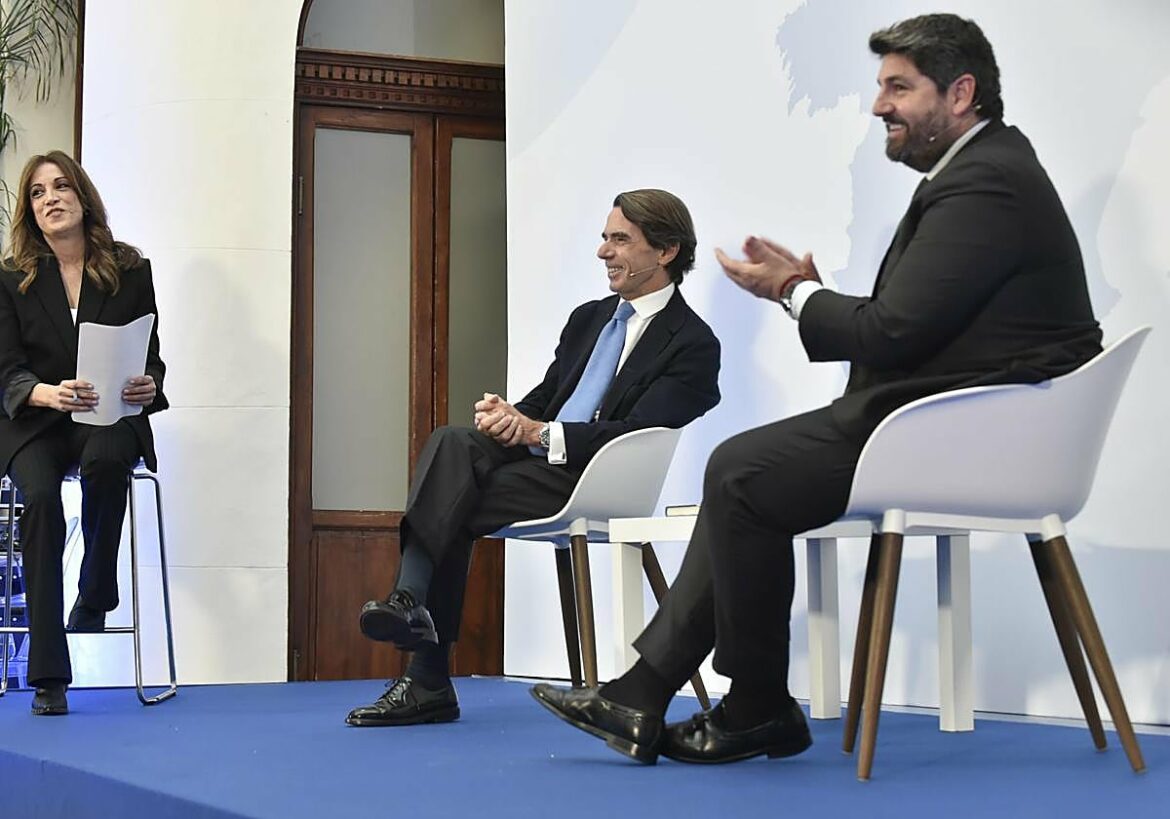 Aznar, en Murcia: «España se juega conceptos básicos de unidad y valores éticos»