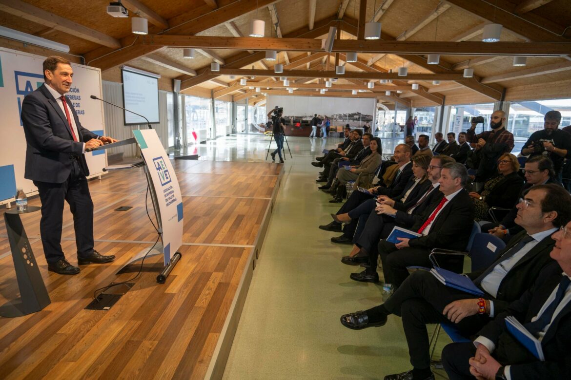 Las empresas del Valle de Escombreras generan 3.100 millones de euros más que hace cinco años