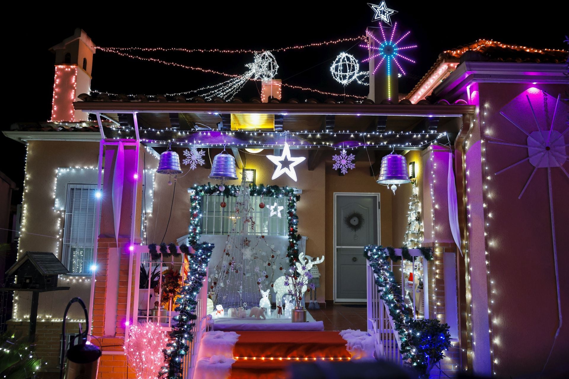 Derroche de luz navideña en pedanías de Murcia