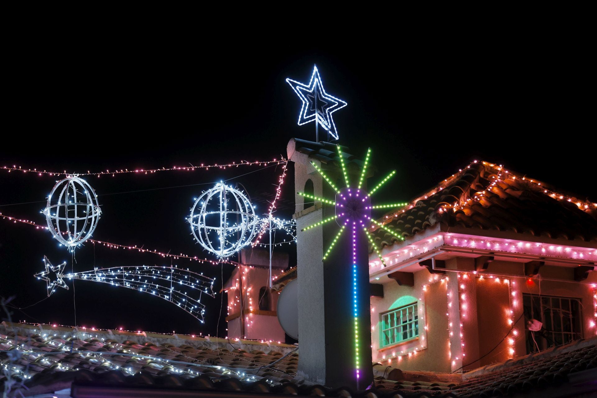 Derroche de luz navideña en pedanías de Murcia