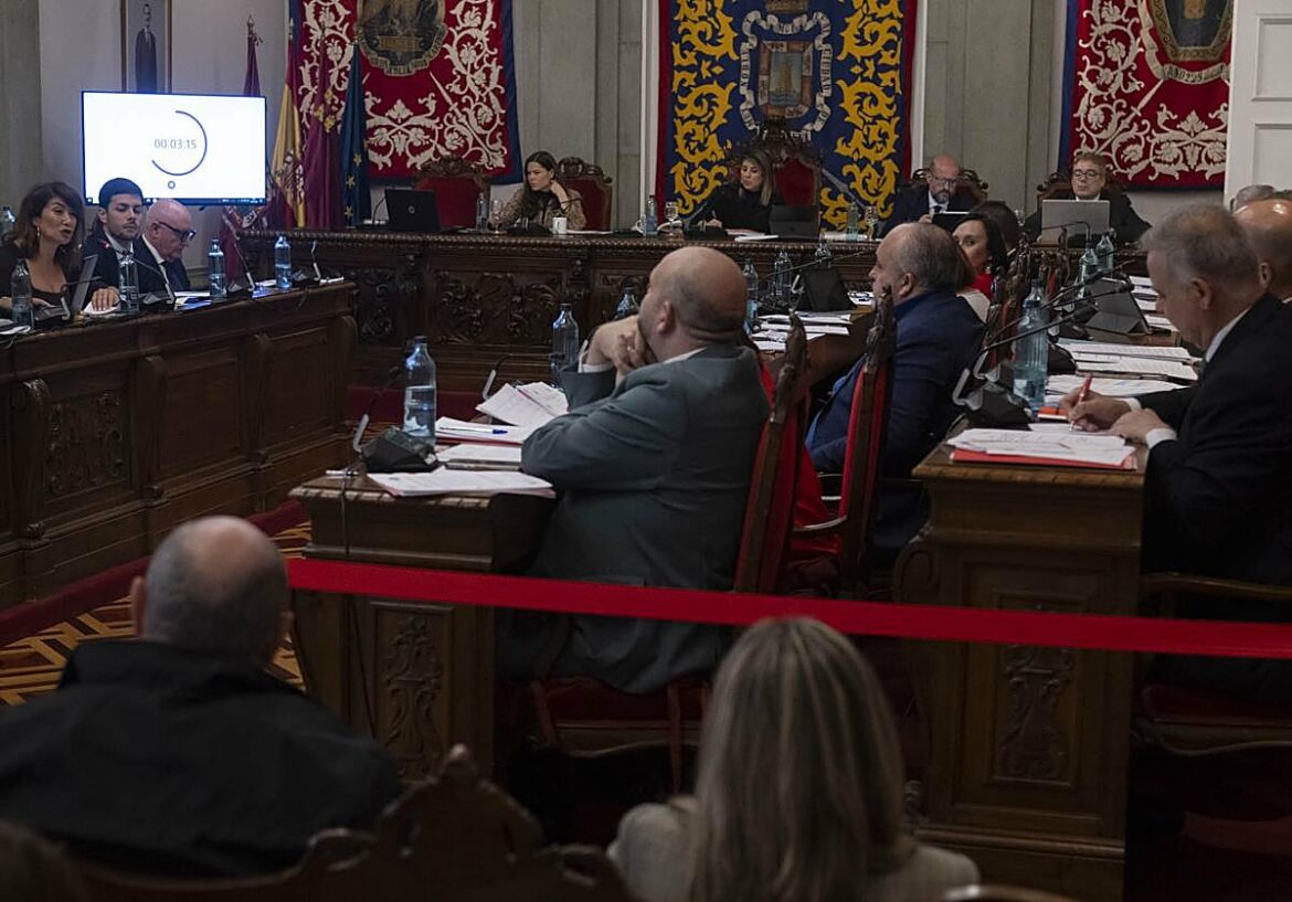 El Pleno de Cartagena reclama la sustitución la fachada del Santa Lucía y mejorar sus vías de evacuación