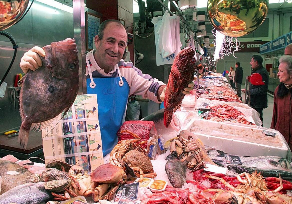 Los clientes vuelven al Mercado Santa Florentina de Cartagena por Navidad