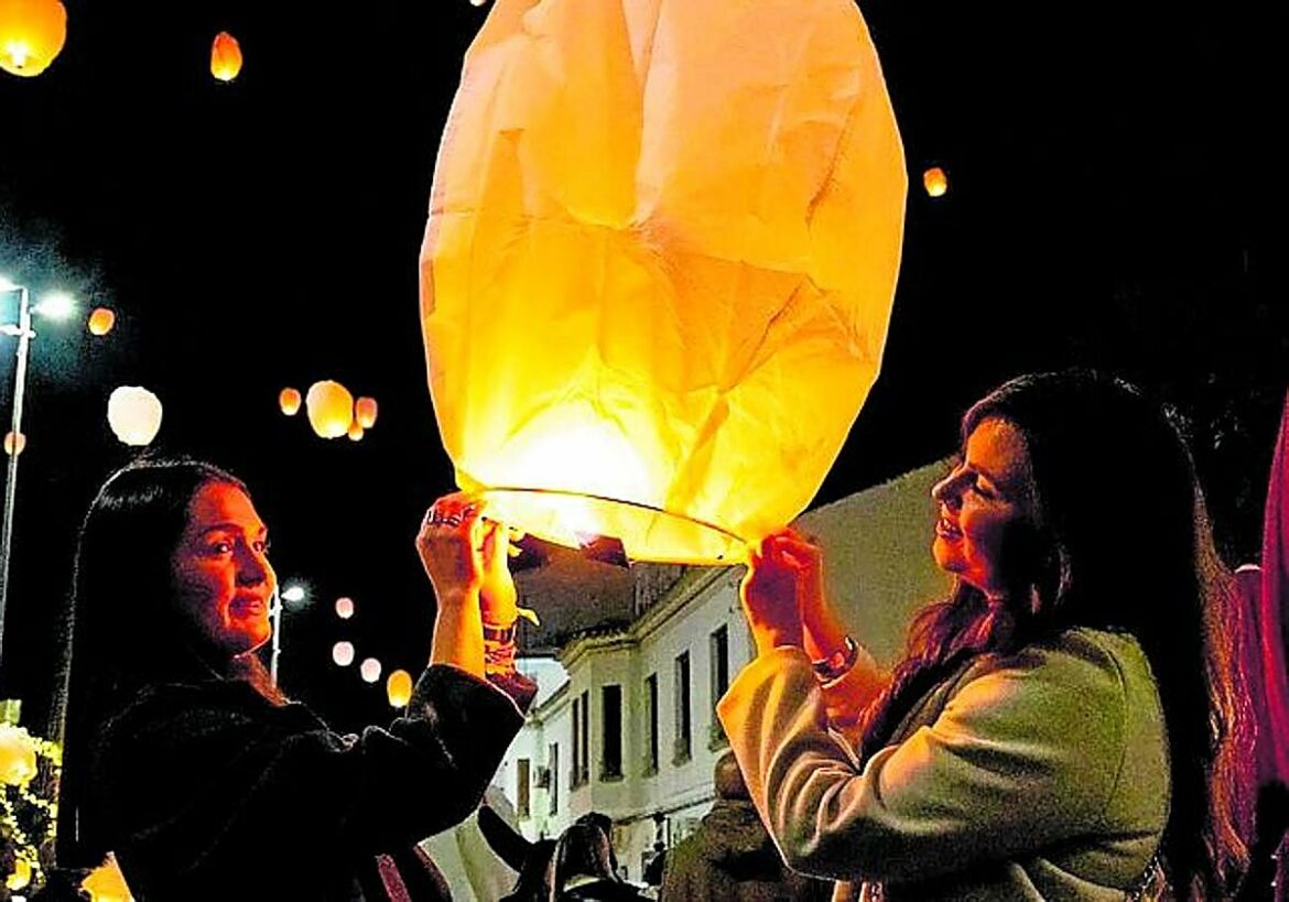 Cientos de farolillos solidarios llenaron de luz la Nochebuena en Calasparra