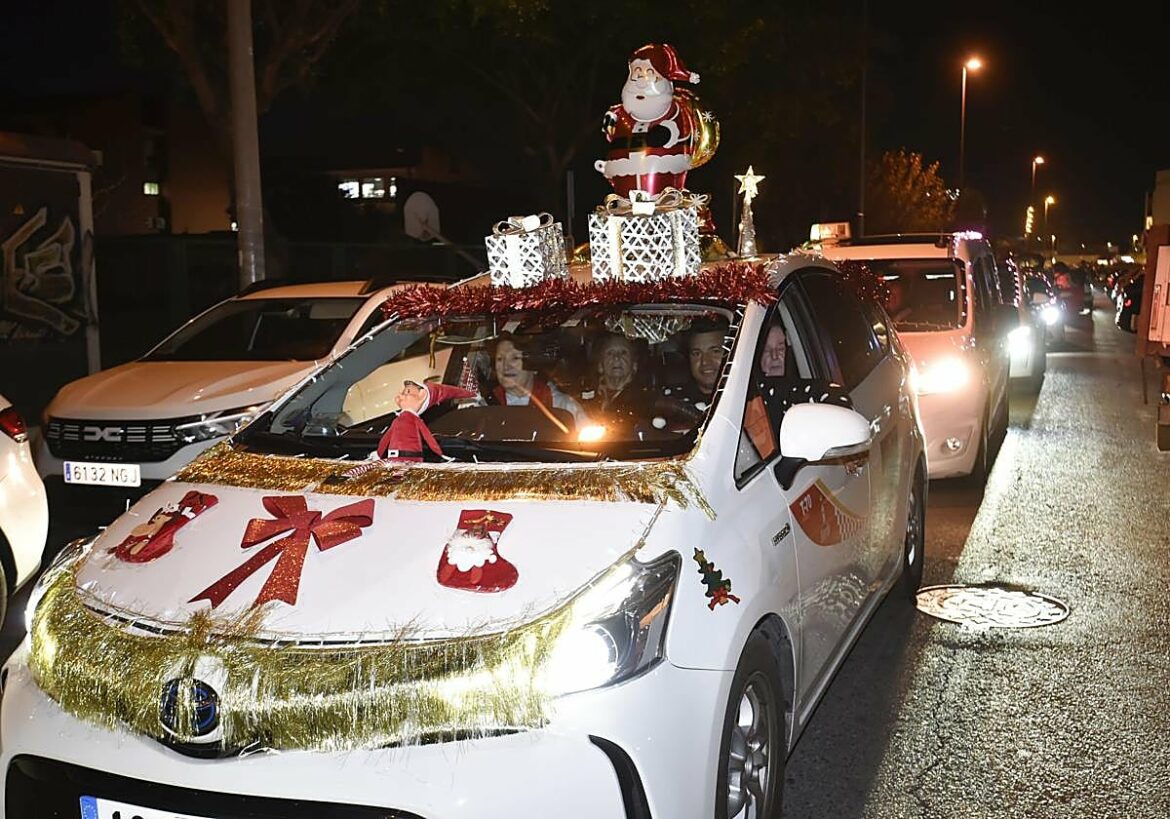 La magia de la Navidad llega a los mayores de Murcia con ‘Taxi Luz’: «Hay personas que no salen en todo el año»