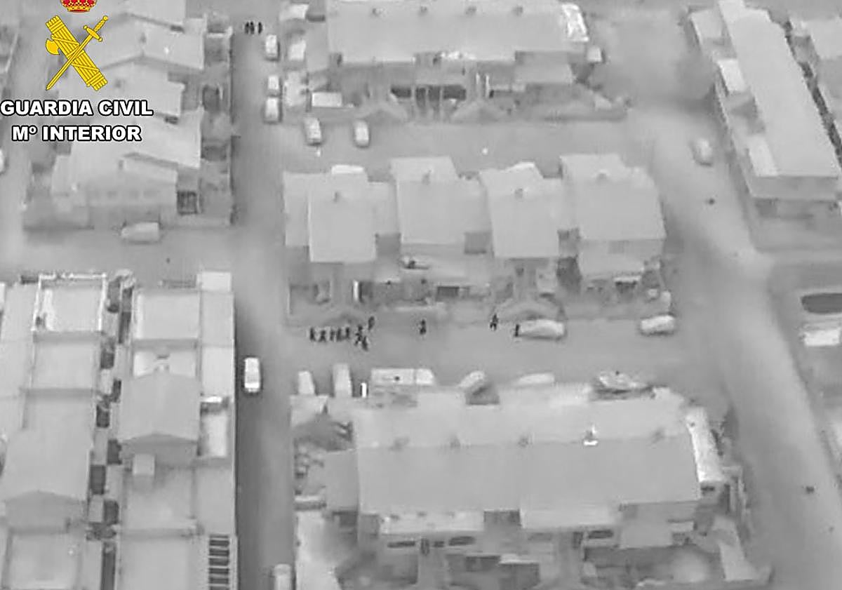 Imagen principal - Cae un clan en Los Alcázares dedicado a la venta de droga