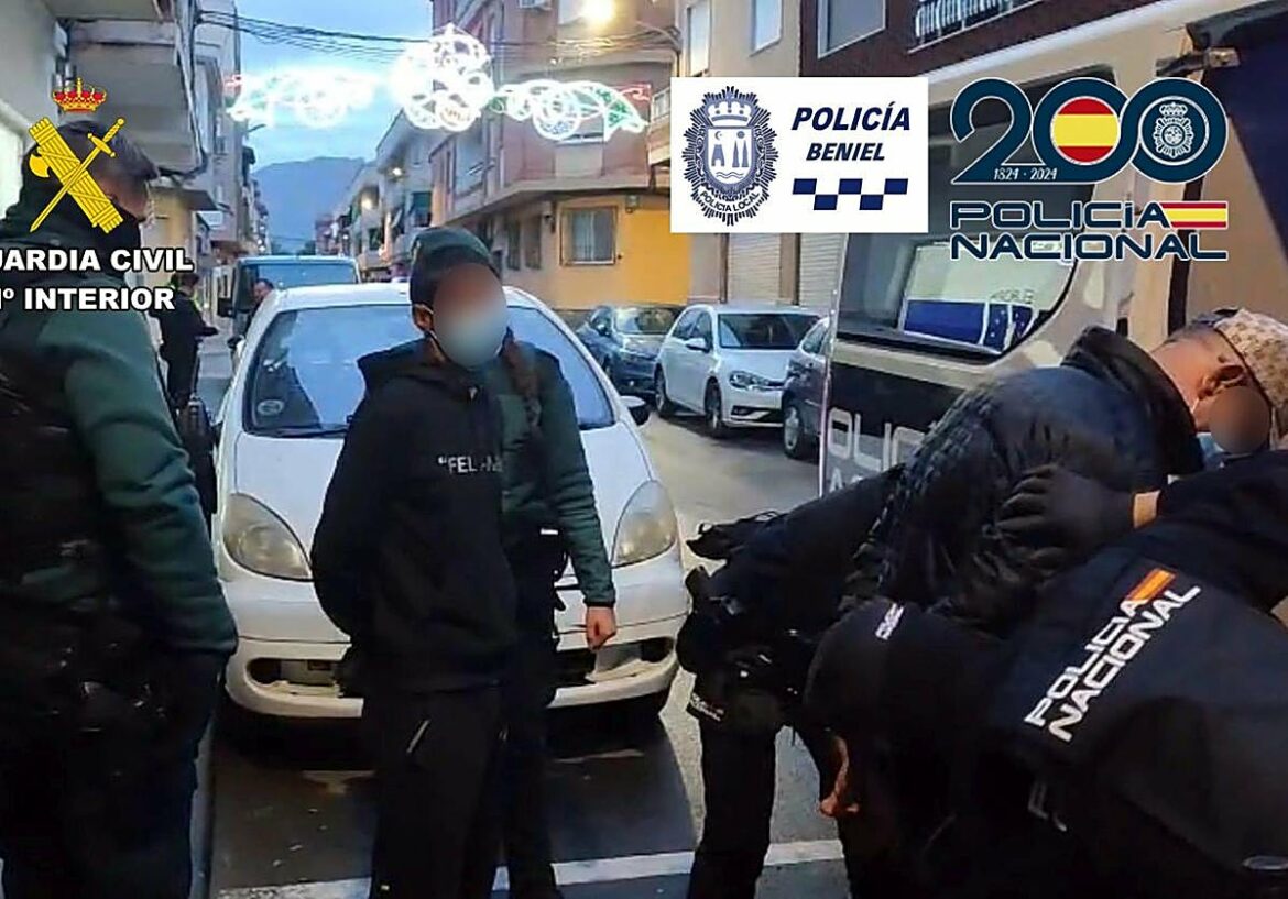 Más de 30 detenidos y 150 identificados en una operación policial en Beniel contra los empadronamientos irregulares