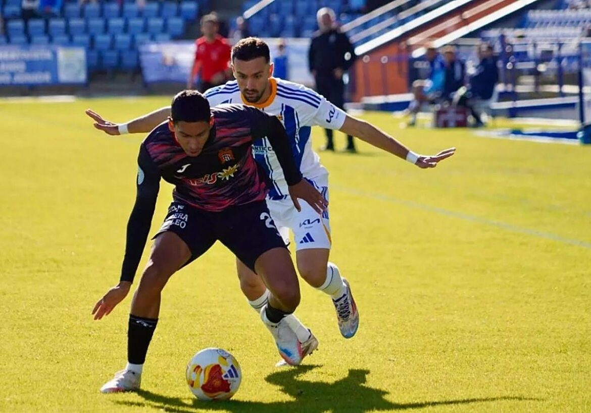 El Águilas suma un punto que le vale para seguir líder