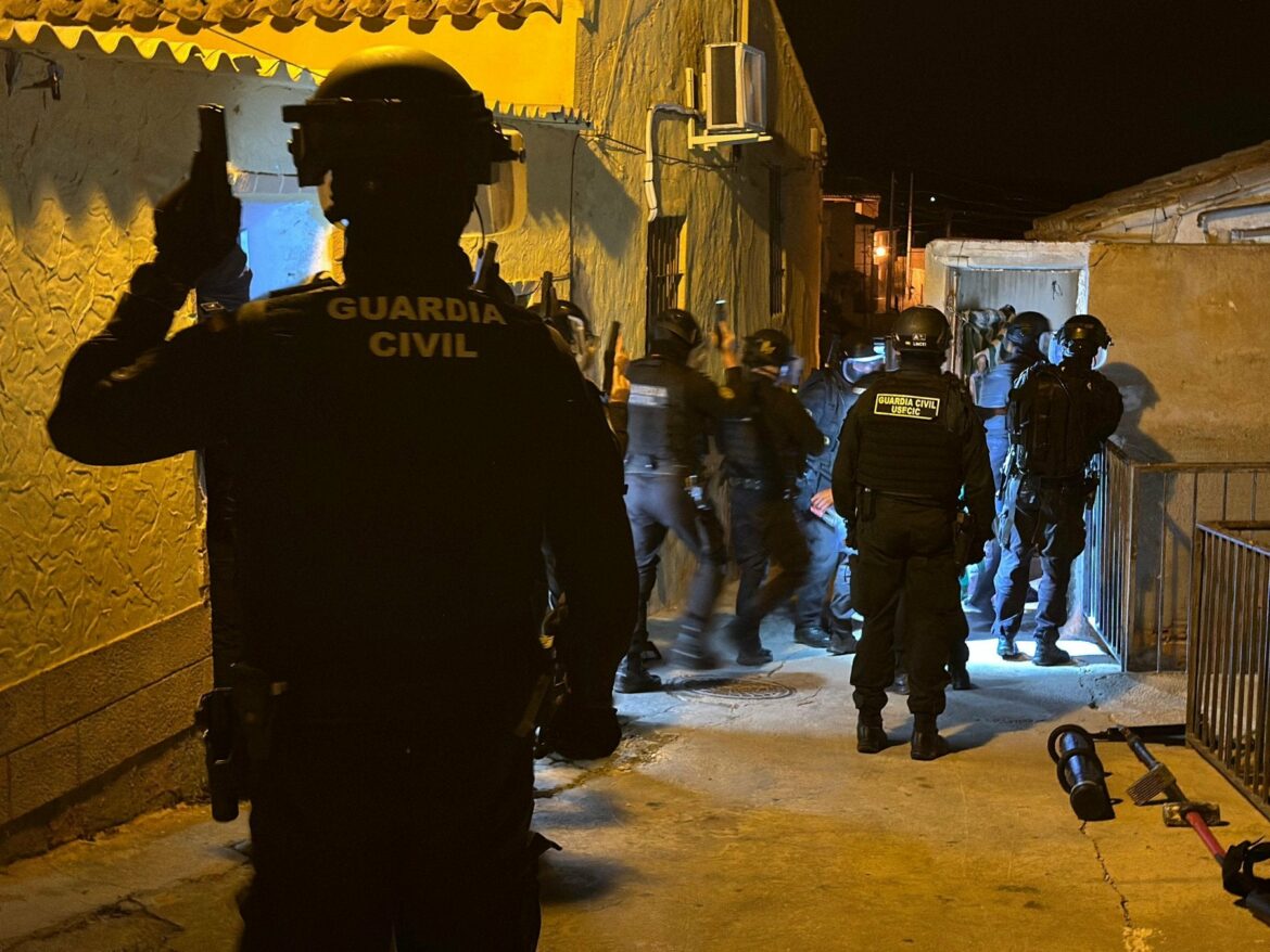 Cien agentes para desmantelar varias plantaciones de droga en Mula