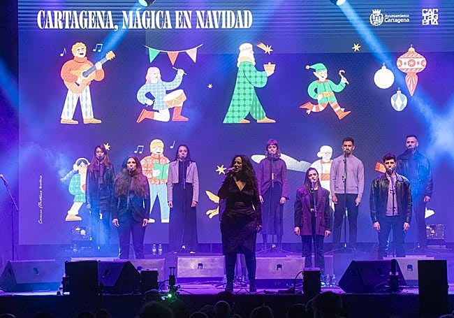 El espectáculo de drones en Cartagena cautiva al público en el encendido navideño