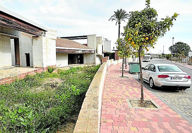 Hilera de chalés en el resort Peraleja Golf, ubicado en la pedanía murciana de Sucina.