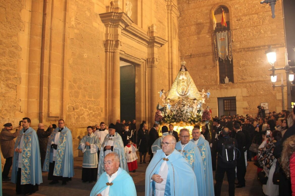 La Purísima llena Yecla de fe, pólvora y tradición en su día grande