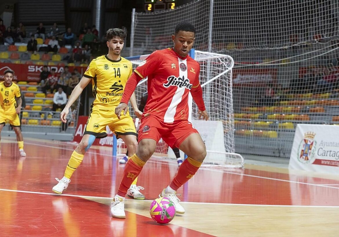 El Jimbee sobrevive a una montaña rusa para colarse en los cuartos de final