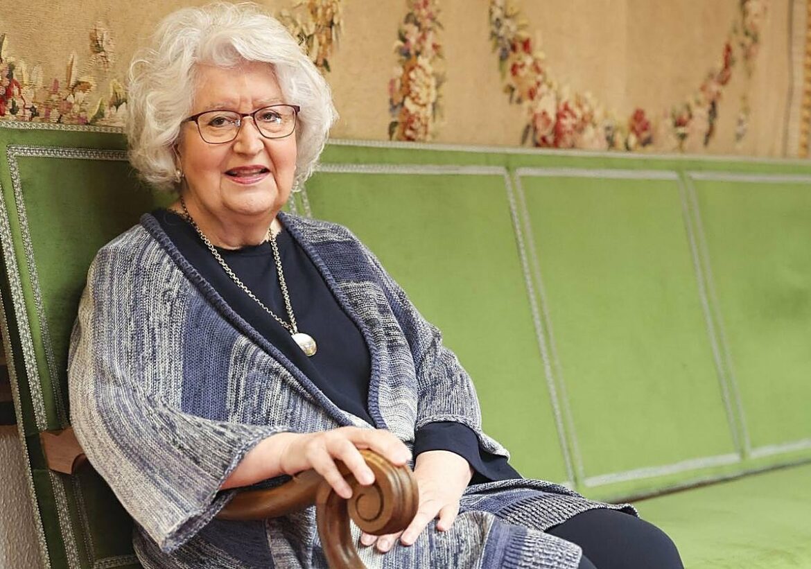 Teresa Freixes: «Es difícil que los jóvenes valoren la Constitución si no se les enseña»