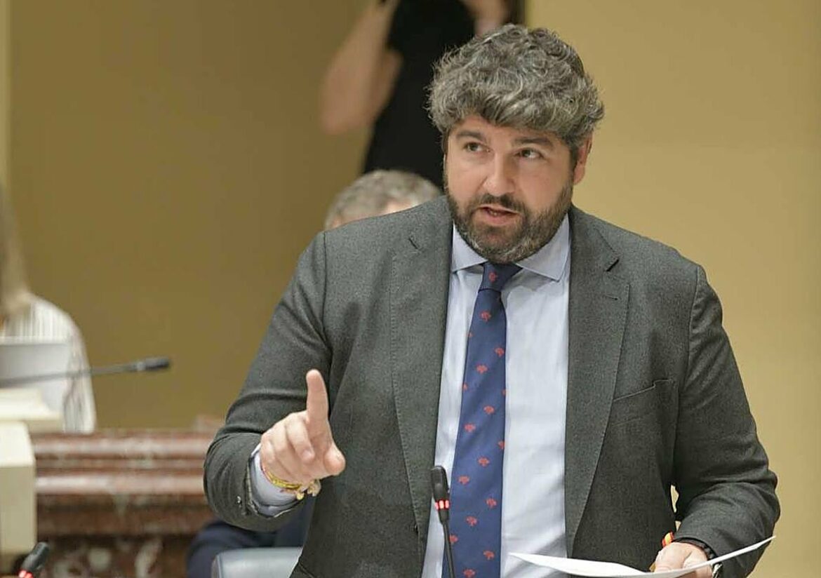 La Asamblea decide hoy si obliga a López Miras a comparecer dos veces al mes