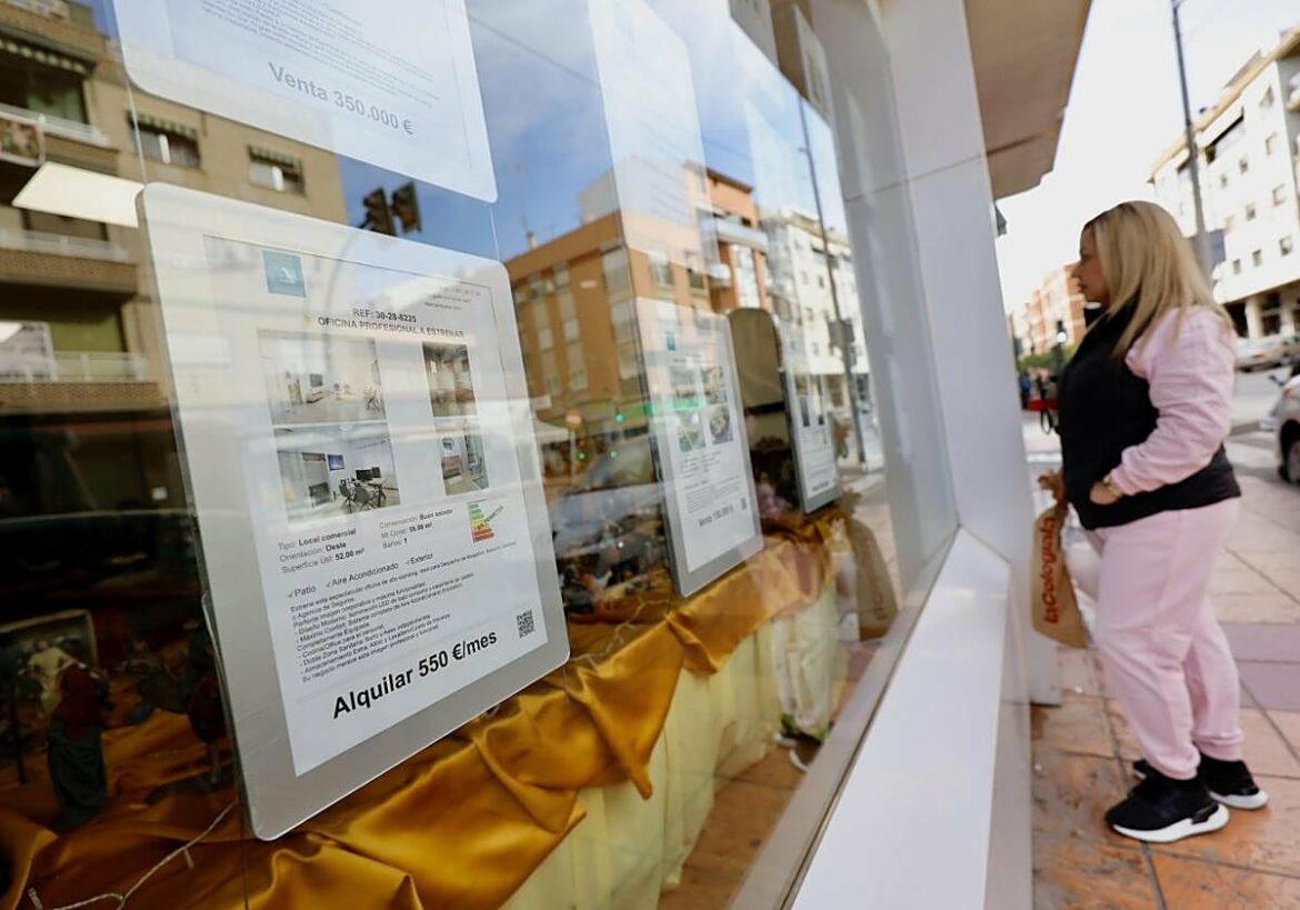 Casi 15.000 contratos de alquiler subirán más de mil euros el próximo año en la Región