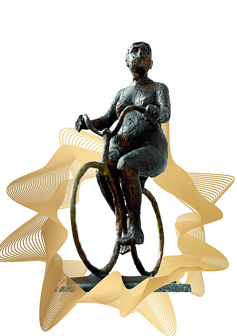 Imagen - La mujer ciclista de Antonio Campillo. El galardón que recibieron los cinco premiados el viernes es una réplica de la ciclista que realizó para LA VERDAD el escultor murciano Antonio Campillo (1925-2009).