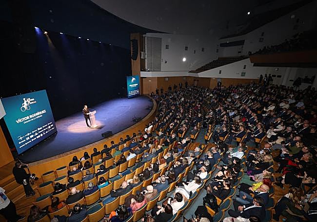 Vista del Auditorio Víctor Villegas durante la intervención del director de LA VERDAD, Víctor Rodríguez.