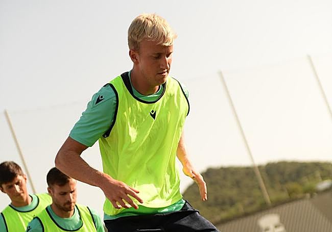 Javi Hernández quiere regalos para Javi Rey en el Cartagena